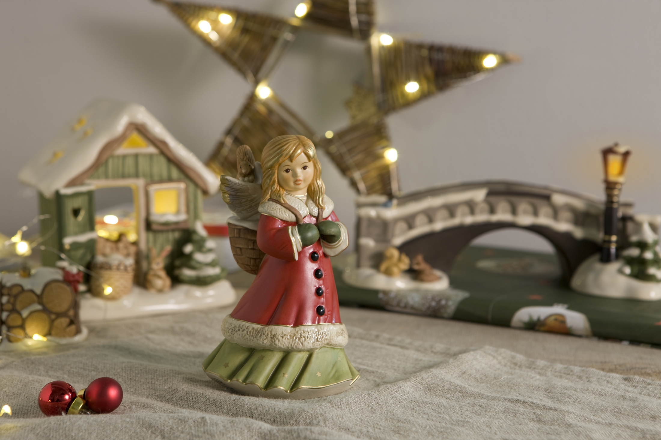 Goebel Figur Verschneite Gartenhütte im Winterwald – Bild 2